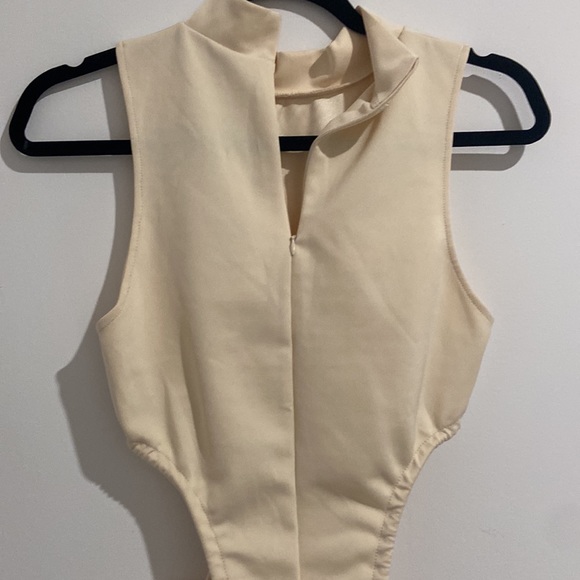 Zara mock neck top with open sizes size medium - Picture 3 of 4